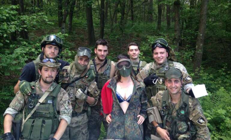 Pattuglia in dolce compagnia al tavolo di gioco del Casinò durante il torneo Economic strategy III