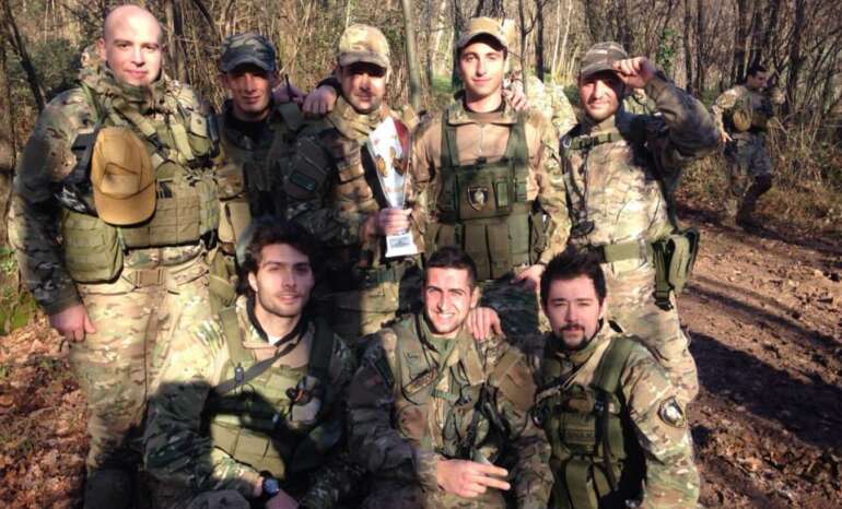 foto con trofeo 3° classificato 160 minuti per morire