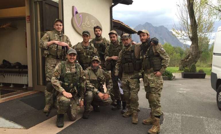 Pattuglia pronta per infiltrarsi al torneo Hell's Wolves