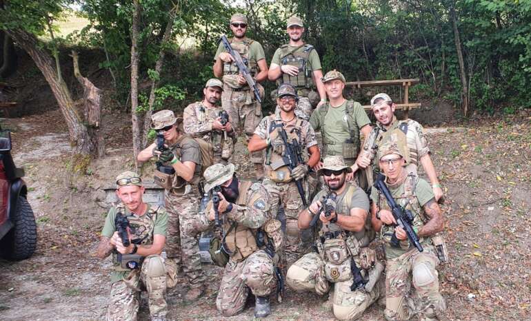 Squadra al completo prima della partenza per attacco OBJ 8