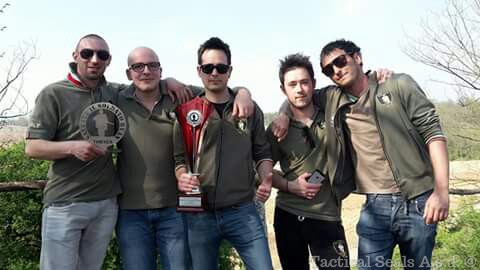 Pattuglia con trofeo 1° classificato al torneo Salvate il soldato Ryan
