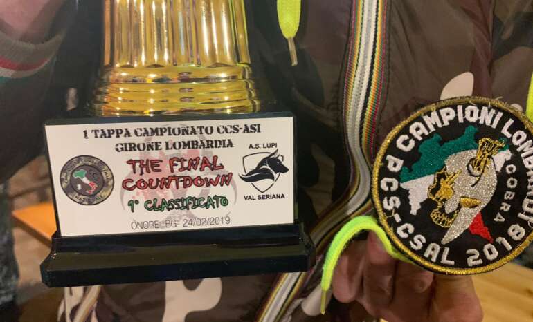 Foto coppa 1° classificato torneo The Final Countdown