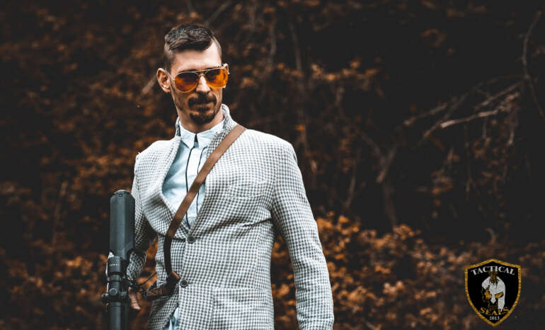 Tato travestito da Joseph Seed "il padre"