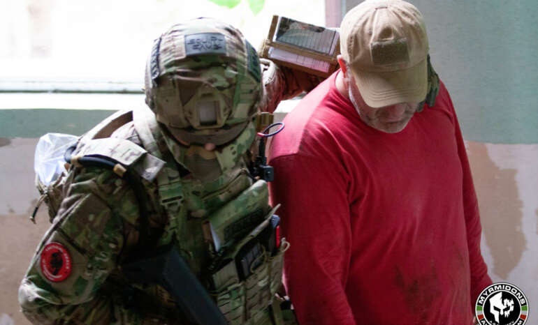 Esfiltrazione con ostile sotto effetto di sostanze stupefacenti